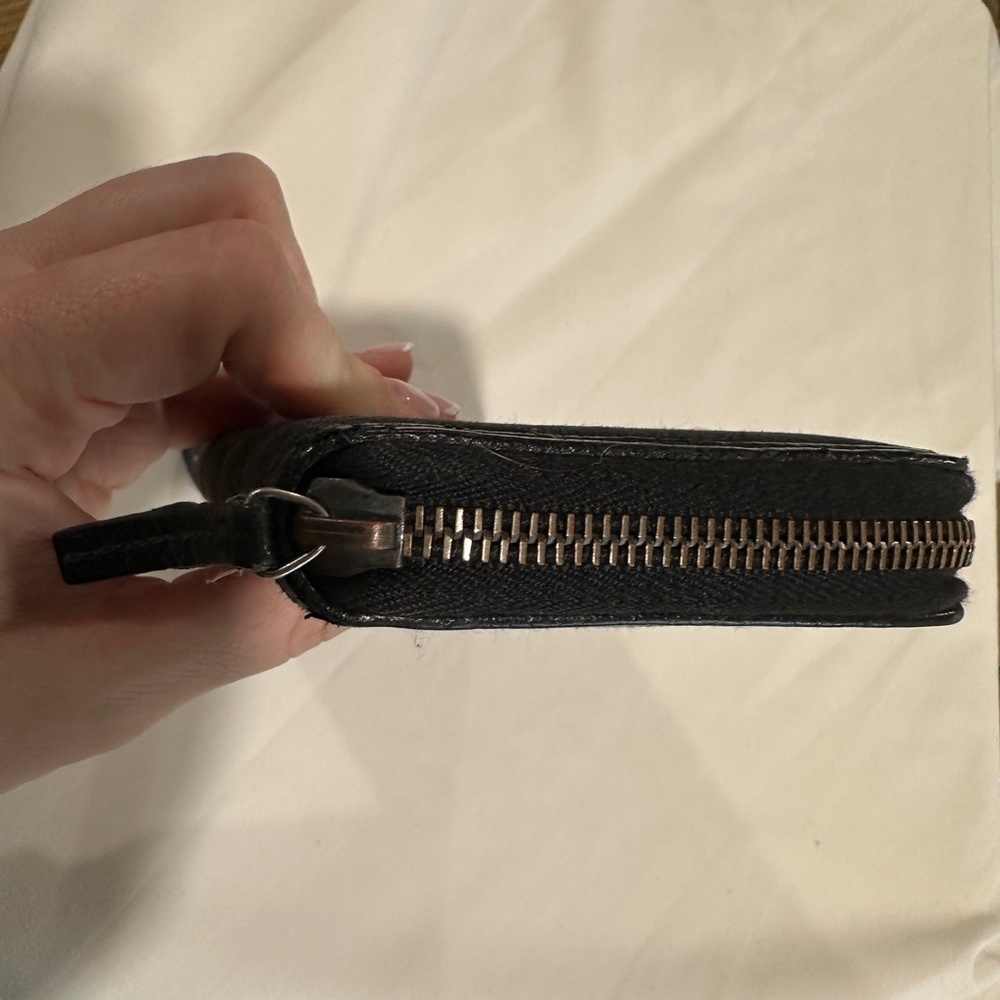 Gucci Black Logo Plaque Zip Wallet - Picture 8 of 16